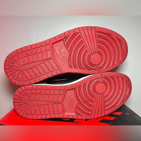 Size 11 - Jordan 1 Retro OG High Banned Bred - Picture 4 of 8